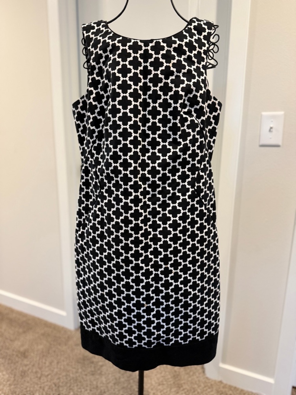 Black & White Geometric Sheath Dress - Classic Women's Dress